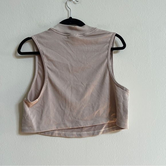 Nike Mock Neck Ribbed Tank Top - Picture 2 of 2